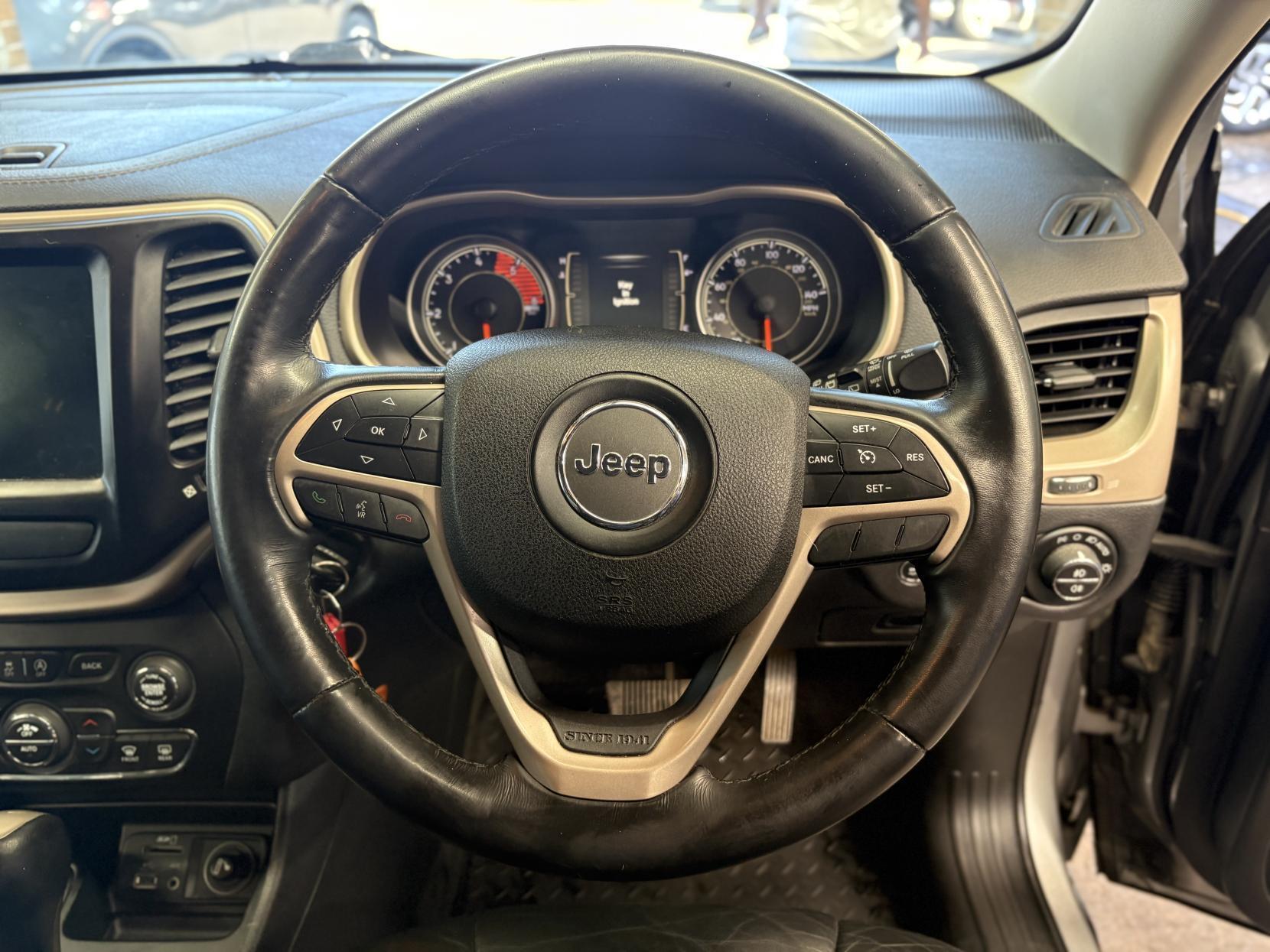 Jeep Cherokee - Image 13