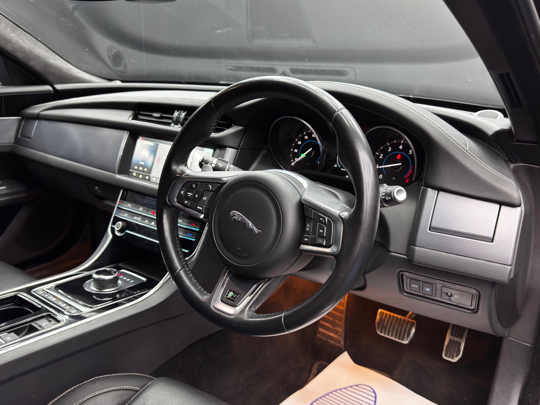 Jaguar XF - Image 9