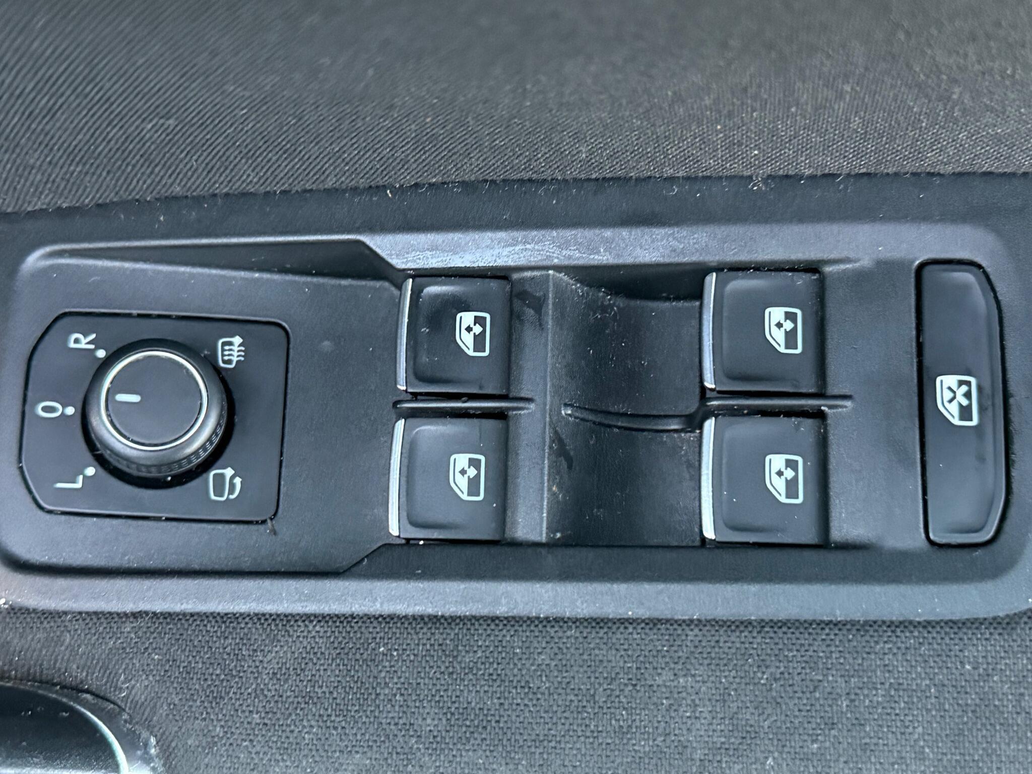 Volkswagen Touran - Image 25