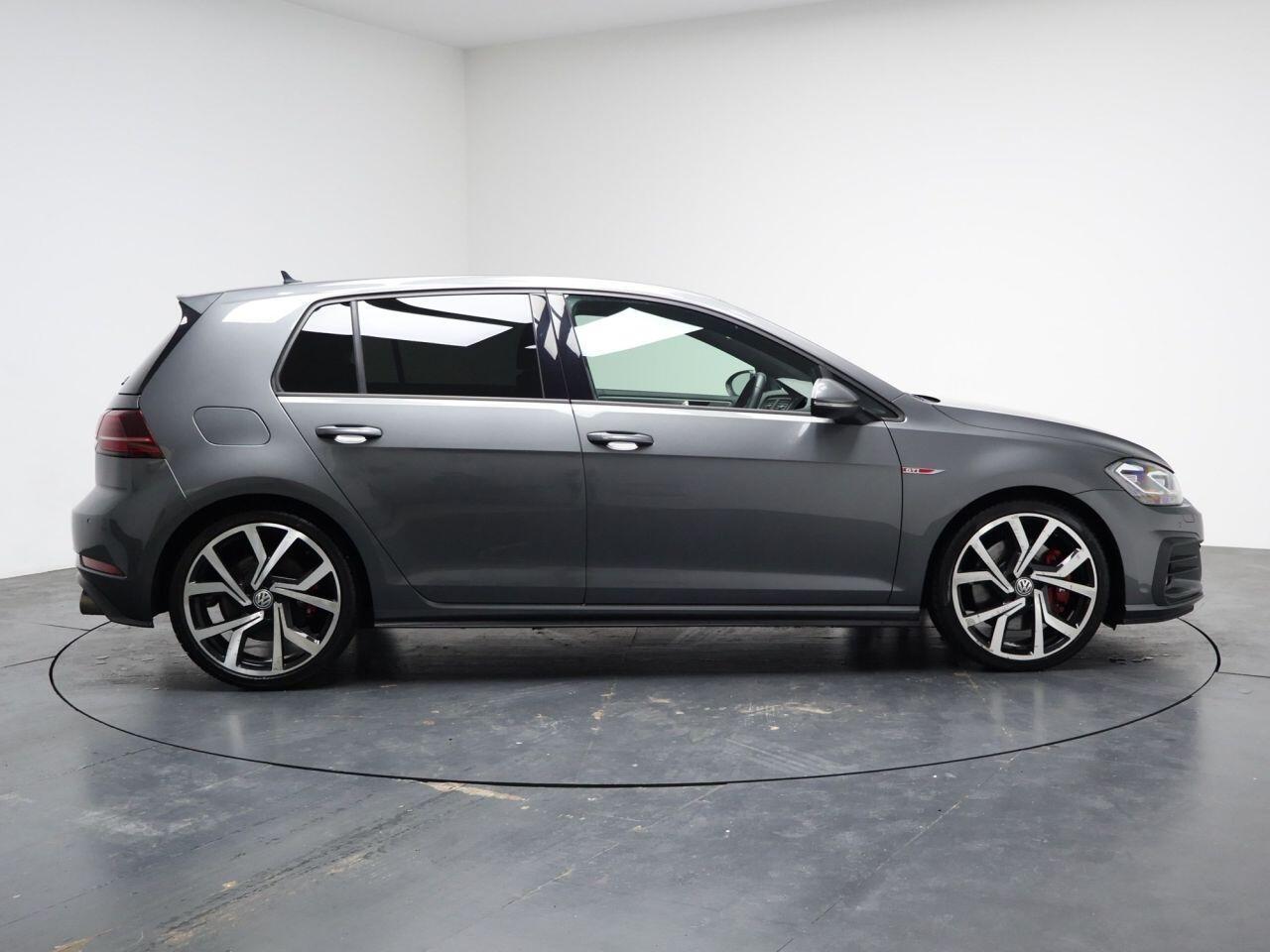 Volkswagen Golf - Image 14