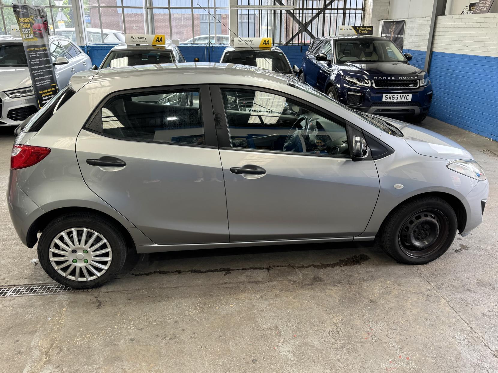 Mazda MAZDA2 - Image 11