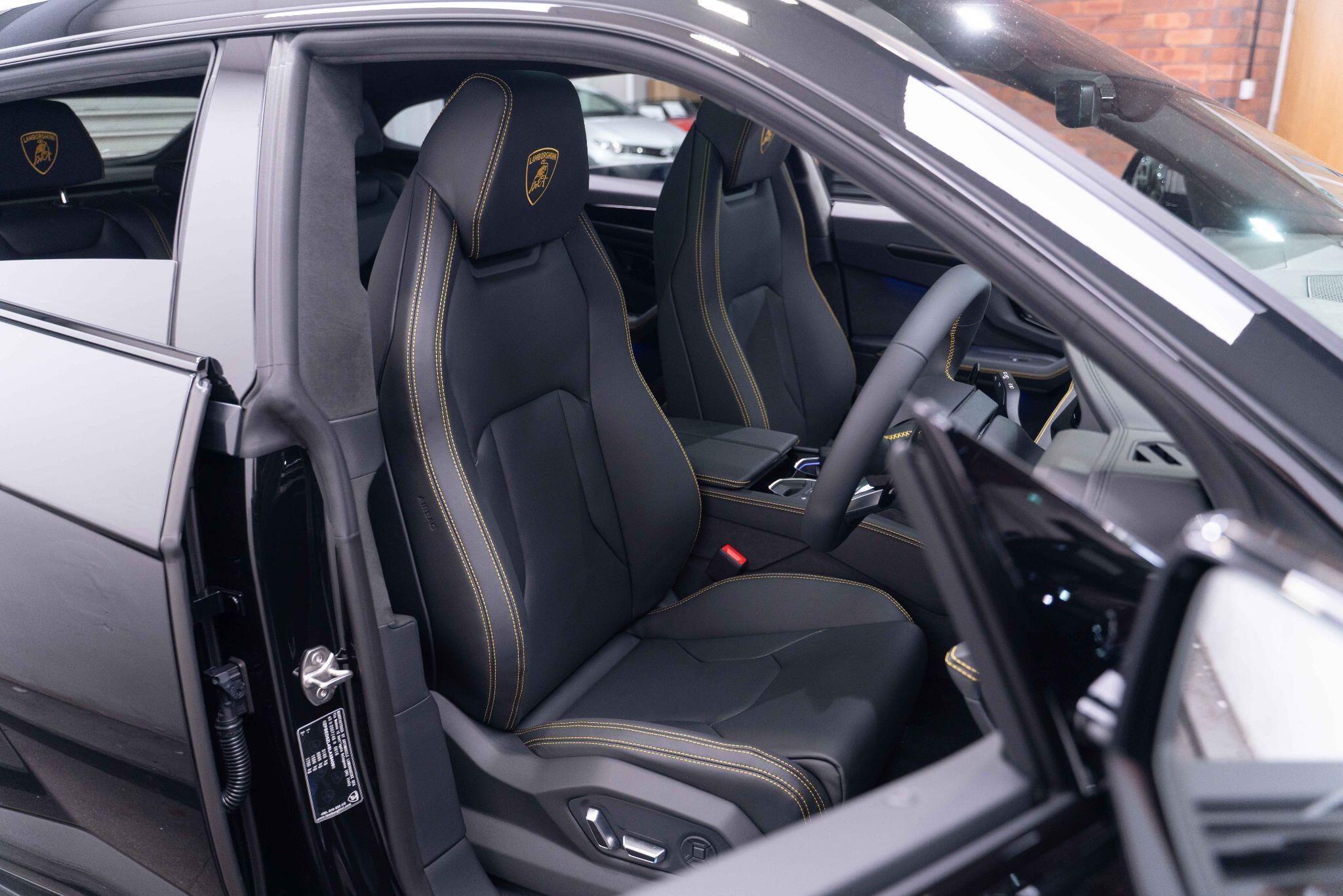 Lamborghini Urus - Image 12