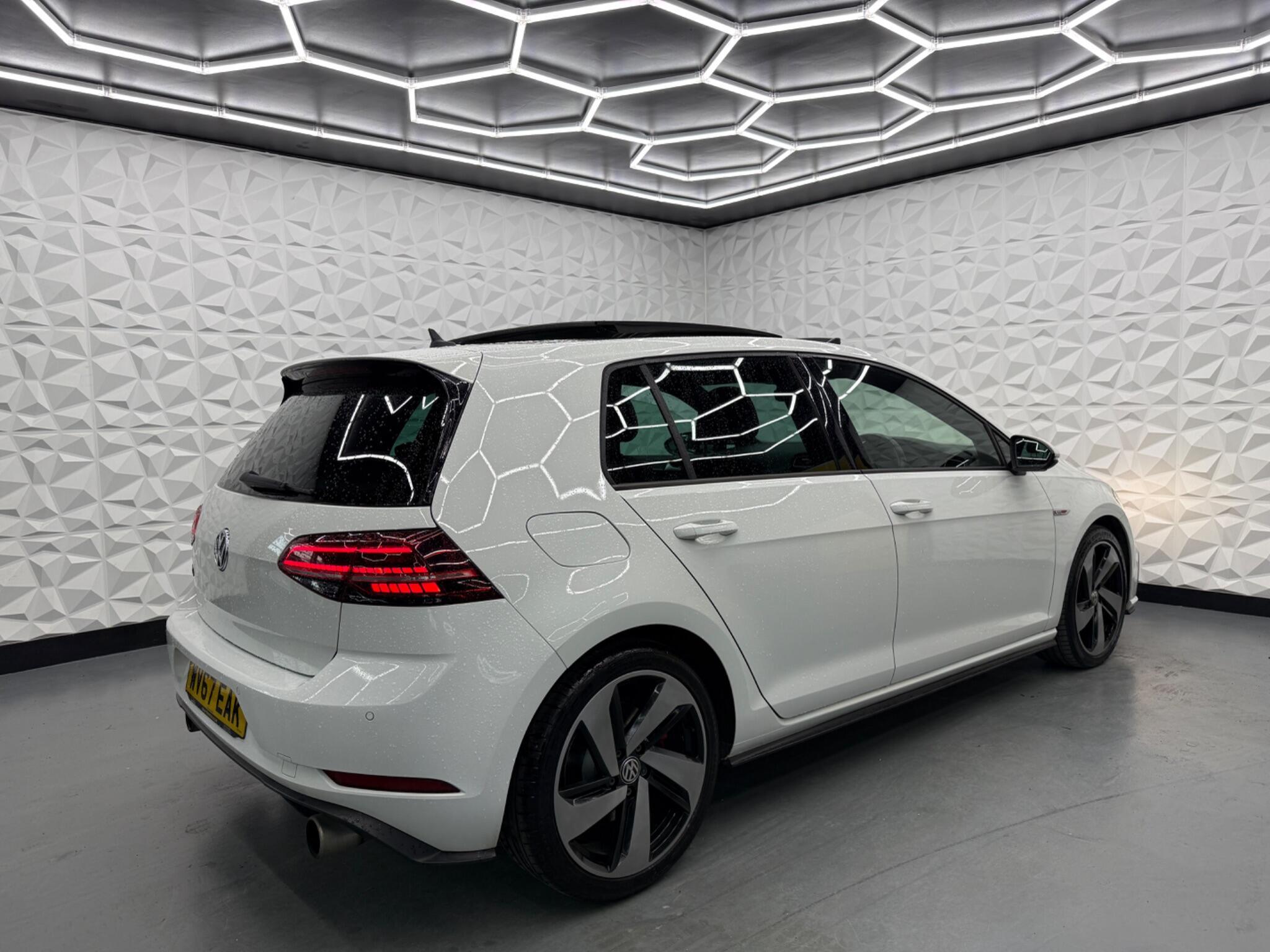 Volkswagen Golf - Image 15
