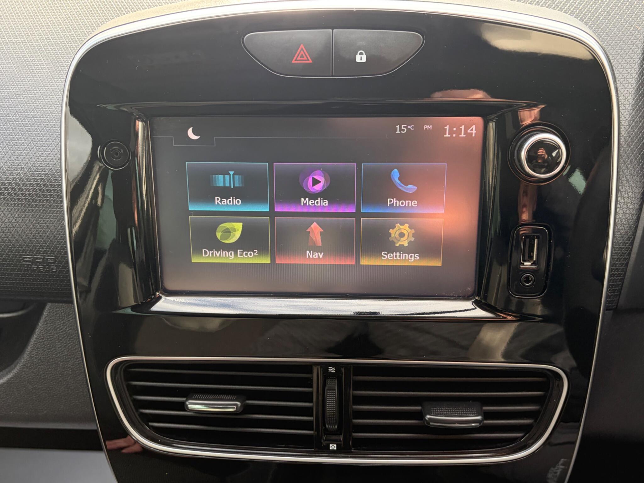 Renault Clio - Image 31