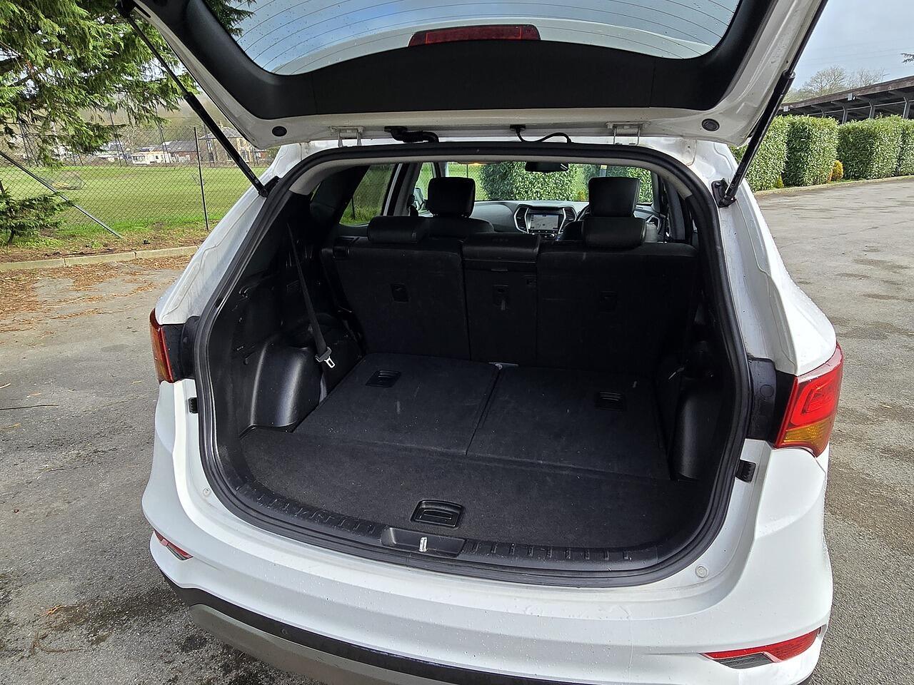Hyundai Santa Fe - Image 12