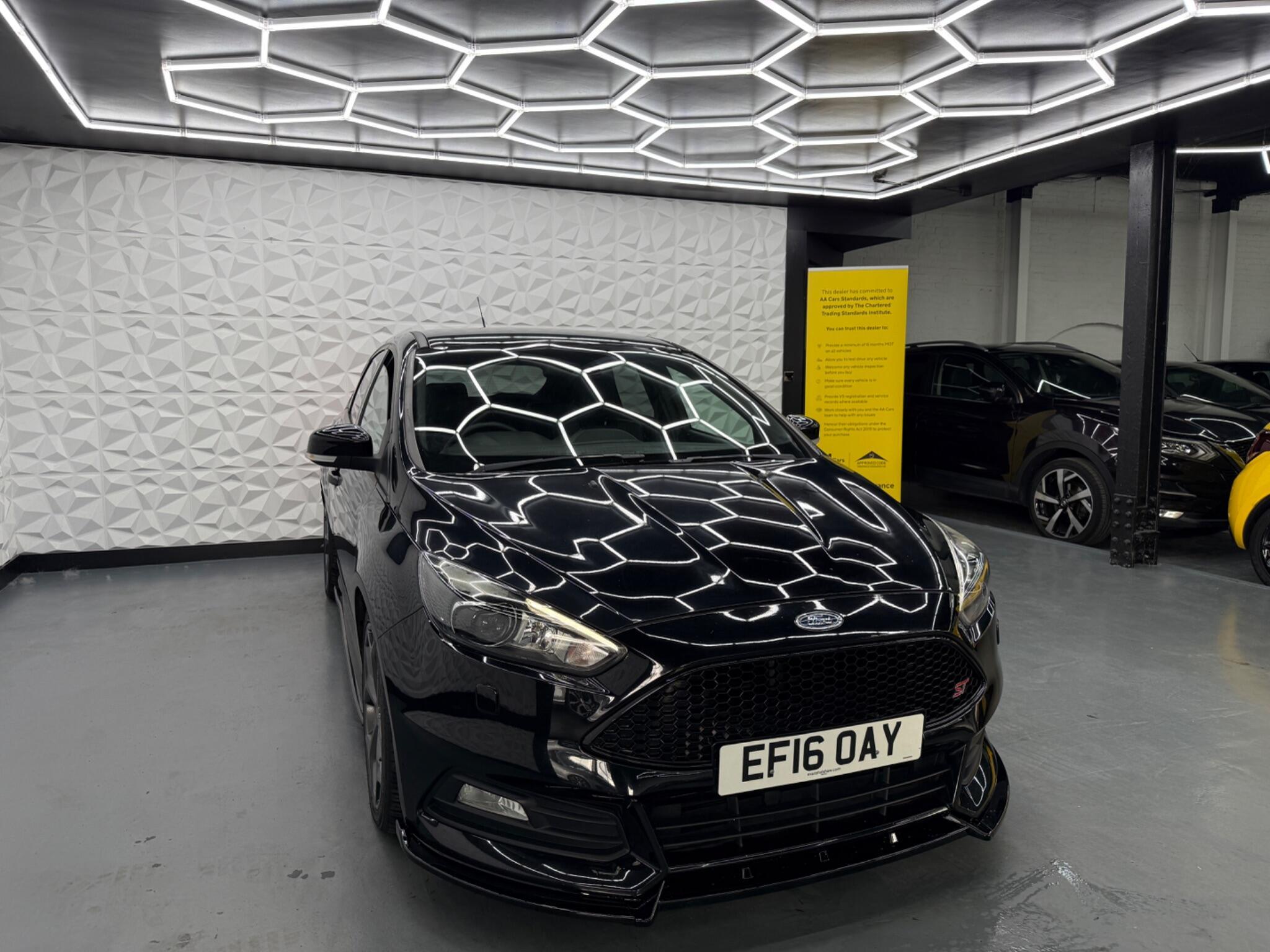 Ford Focus - Image 12