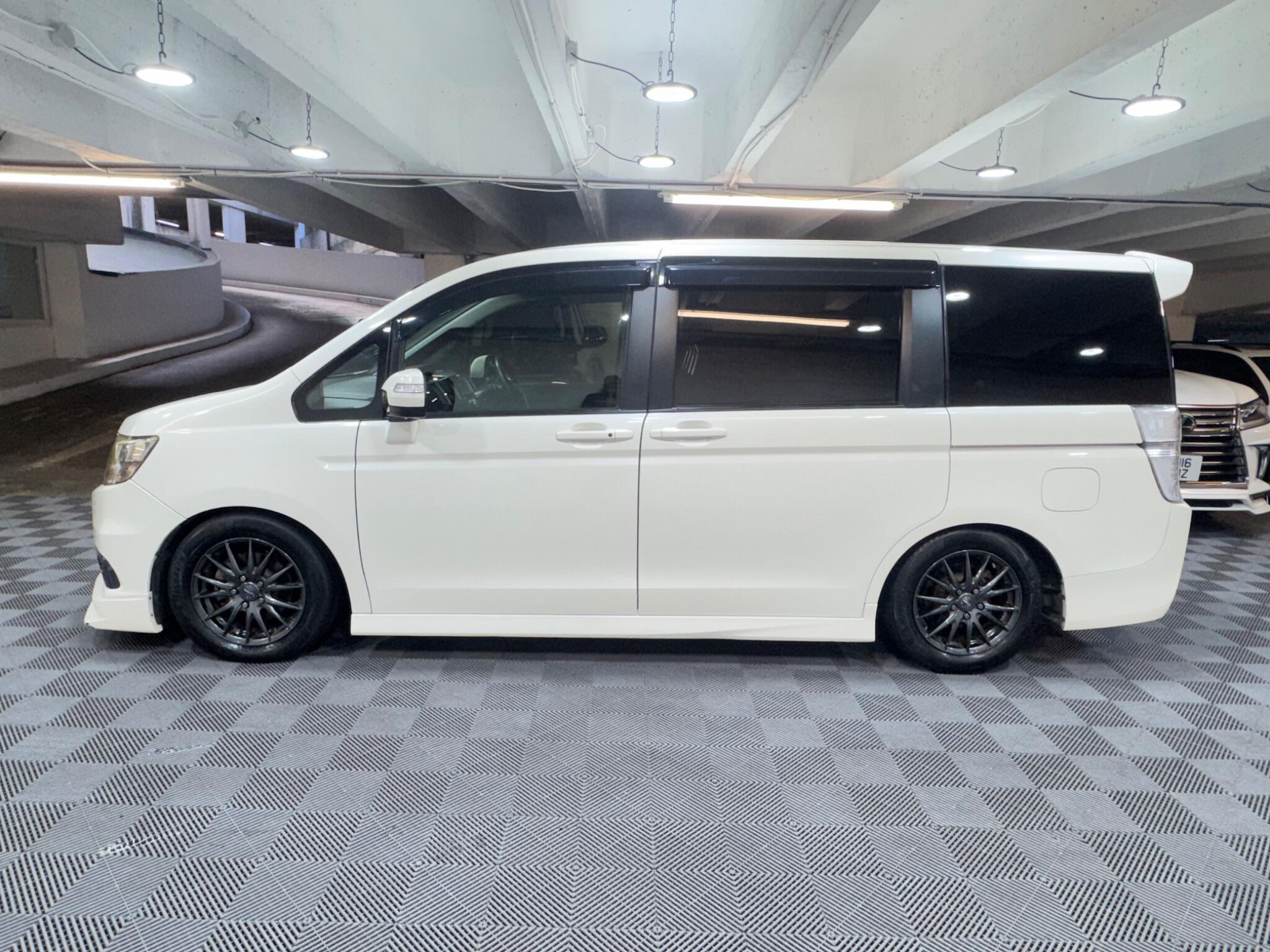 Honda Stepwagon - Image 2