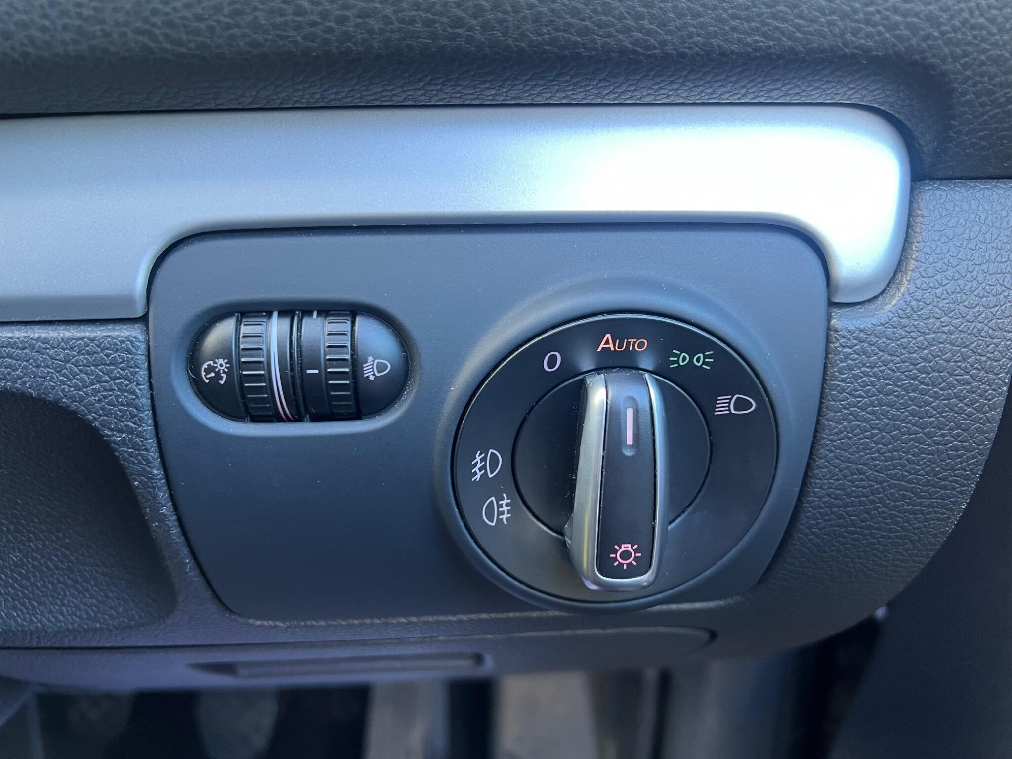 Volkswagen Golf - Image 18