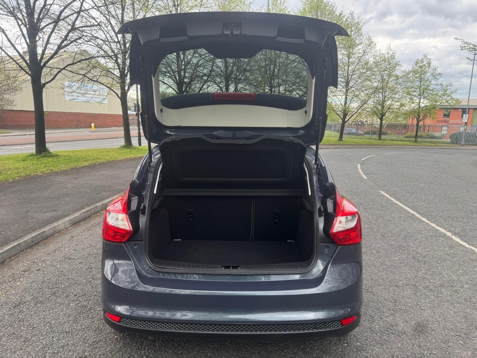 Ford Focus - Image 37