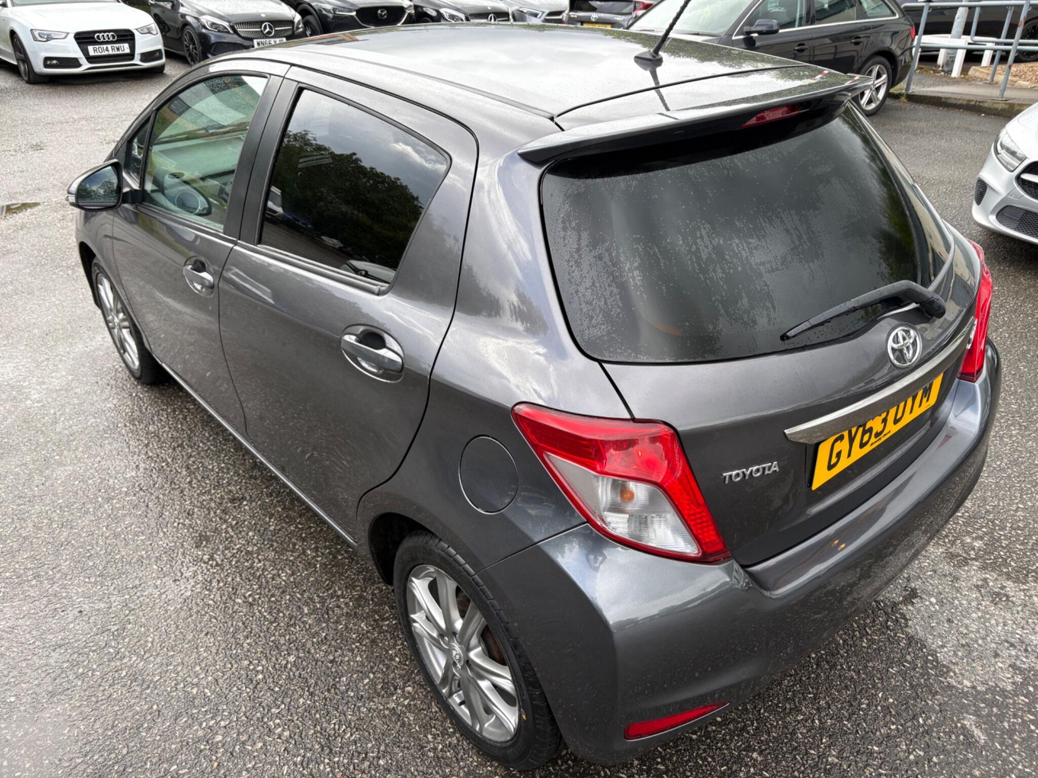 Toyota Yaris - Image 16