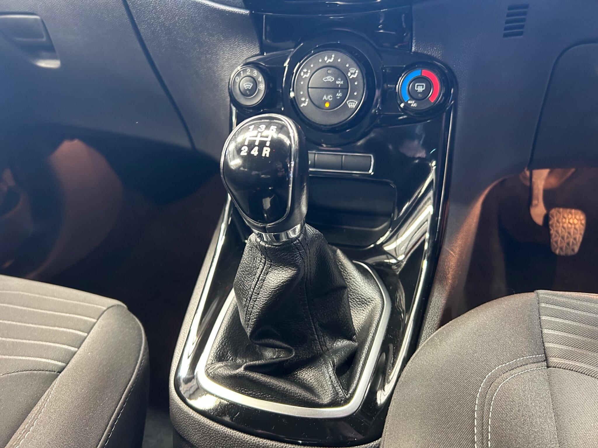 Ford Fiesta - Image 12