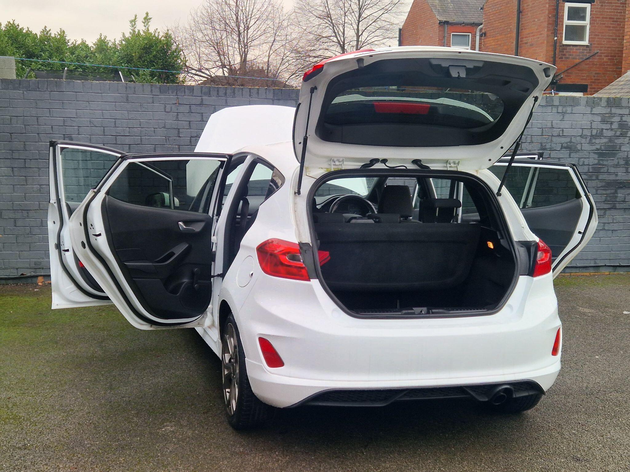 Ford Fiesta - Image 19