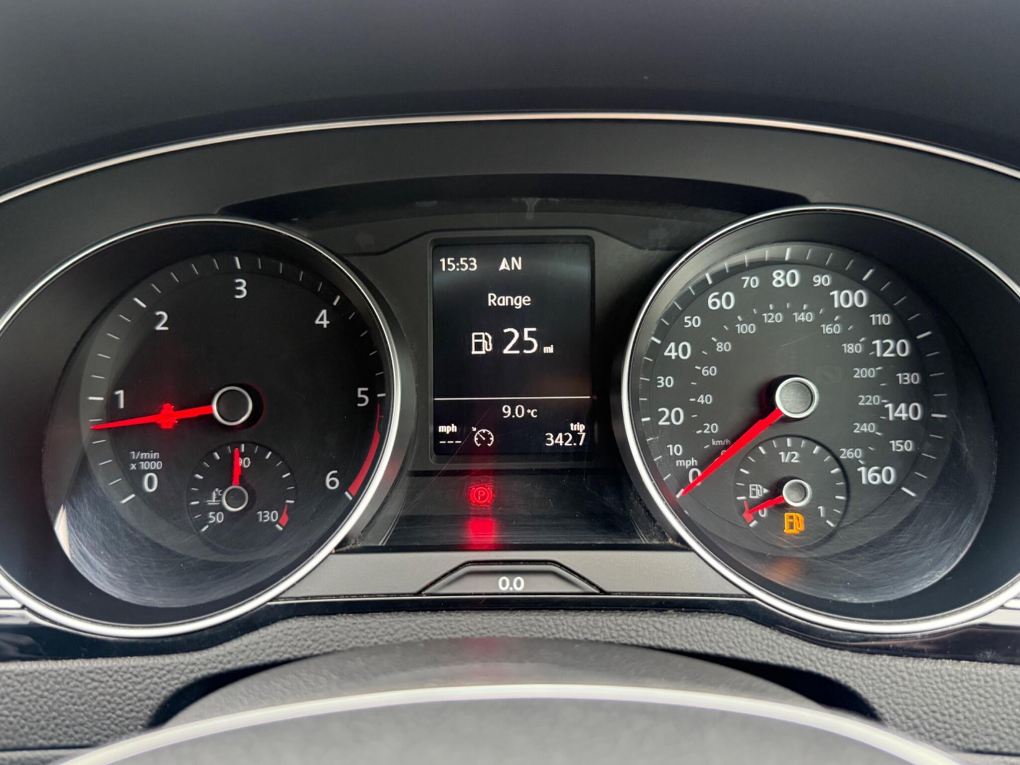 Volkswagen Passat - Image 31