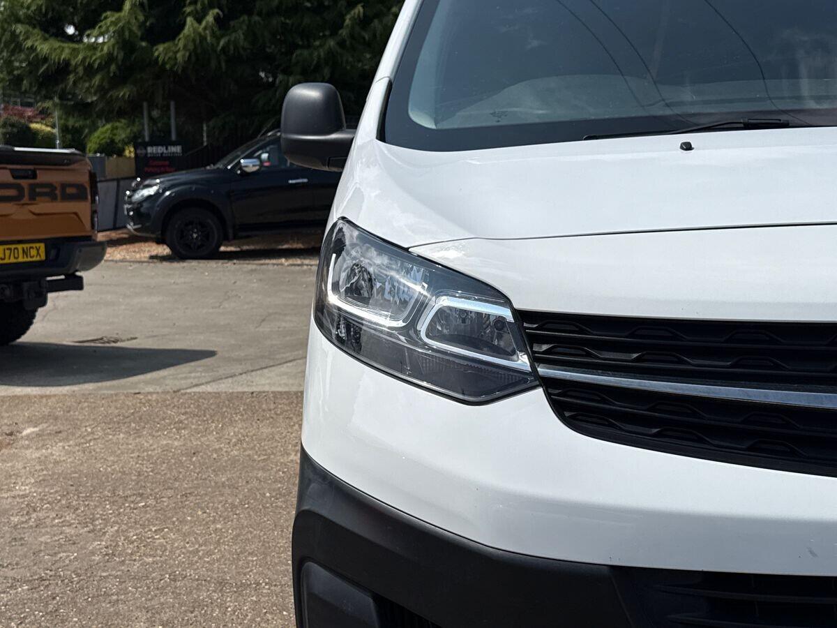 Vauxhall Vivaro - Image 11