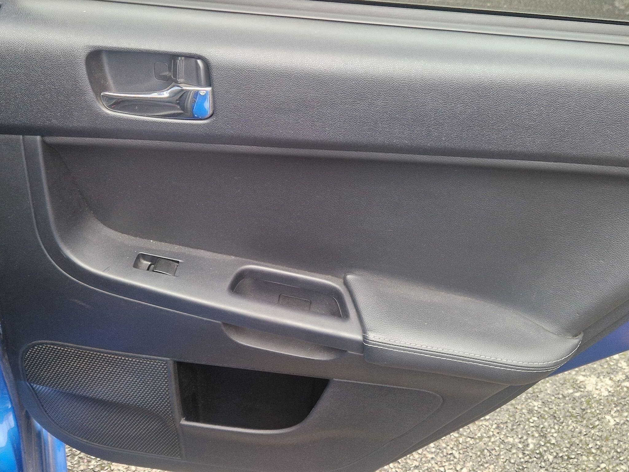 Mitsubishi Lancer - Image 30