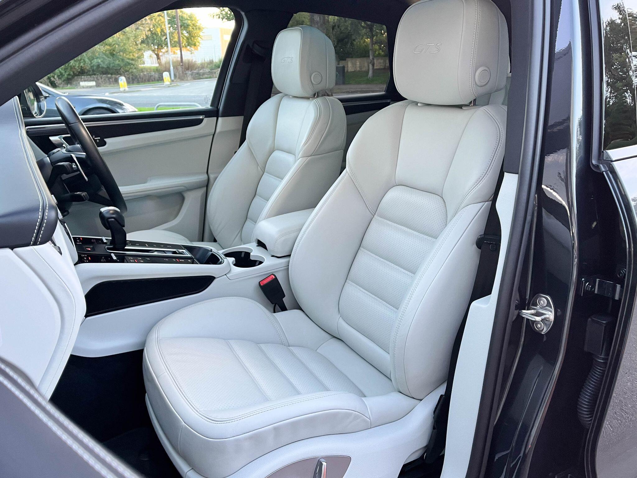 Porsche Macan - Image 8