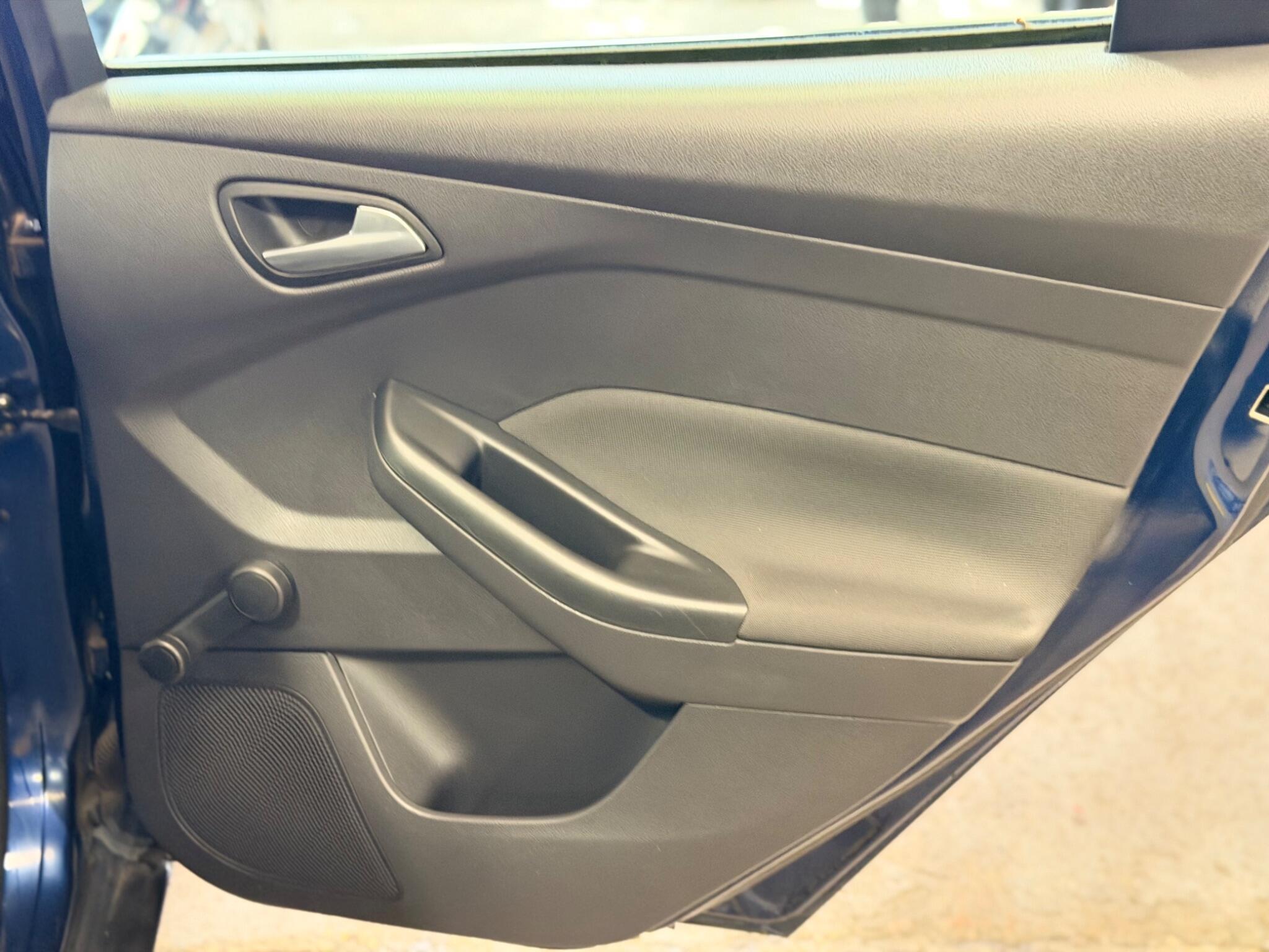 Ford Focus - Image 33