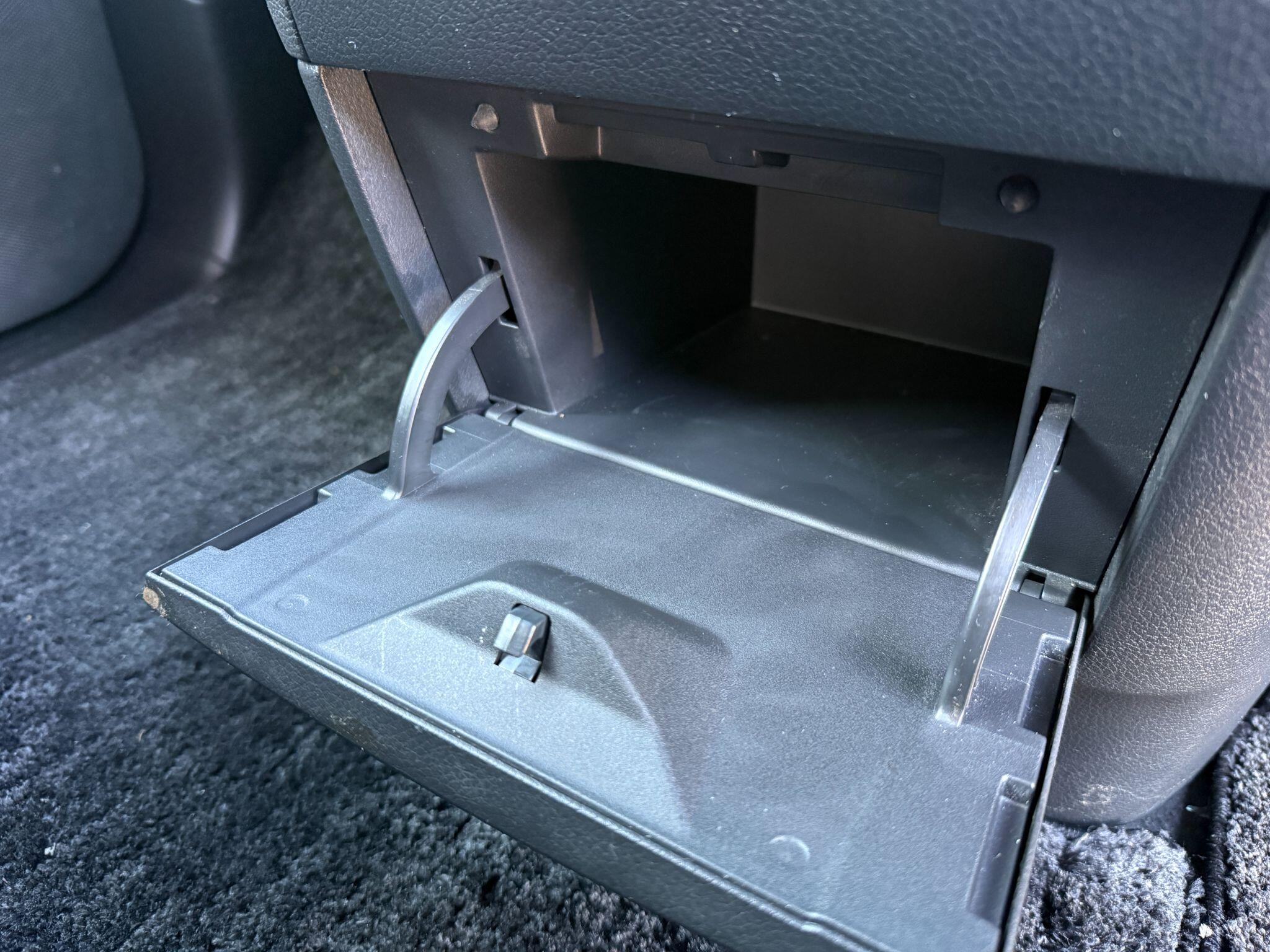 Nissan Elgrand - Image 53