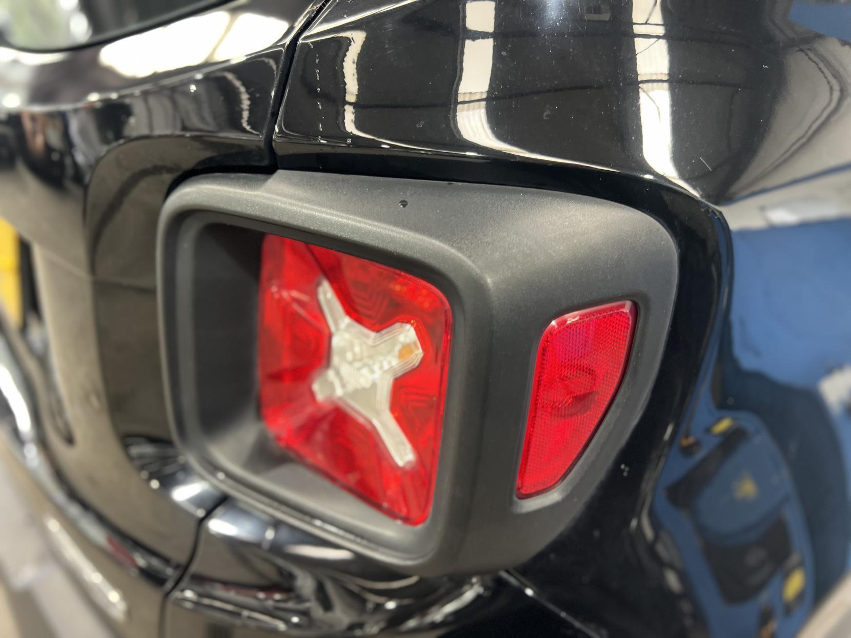 Jeep Renegade - Image 11