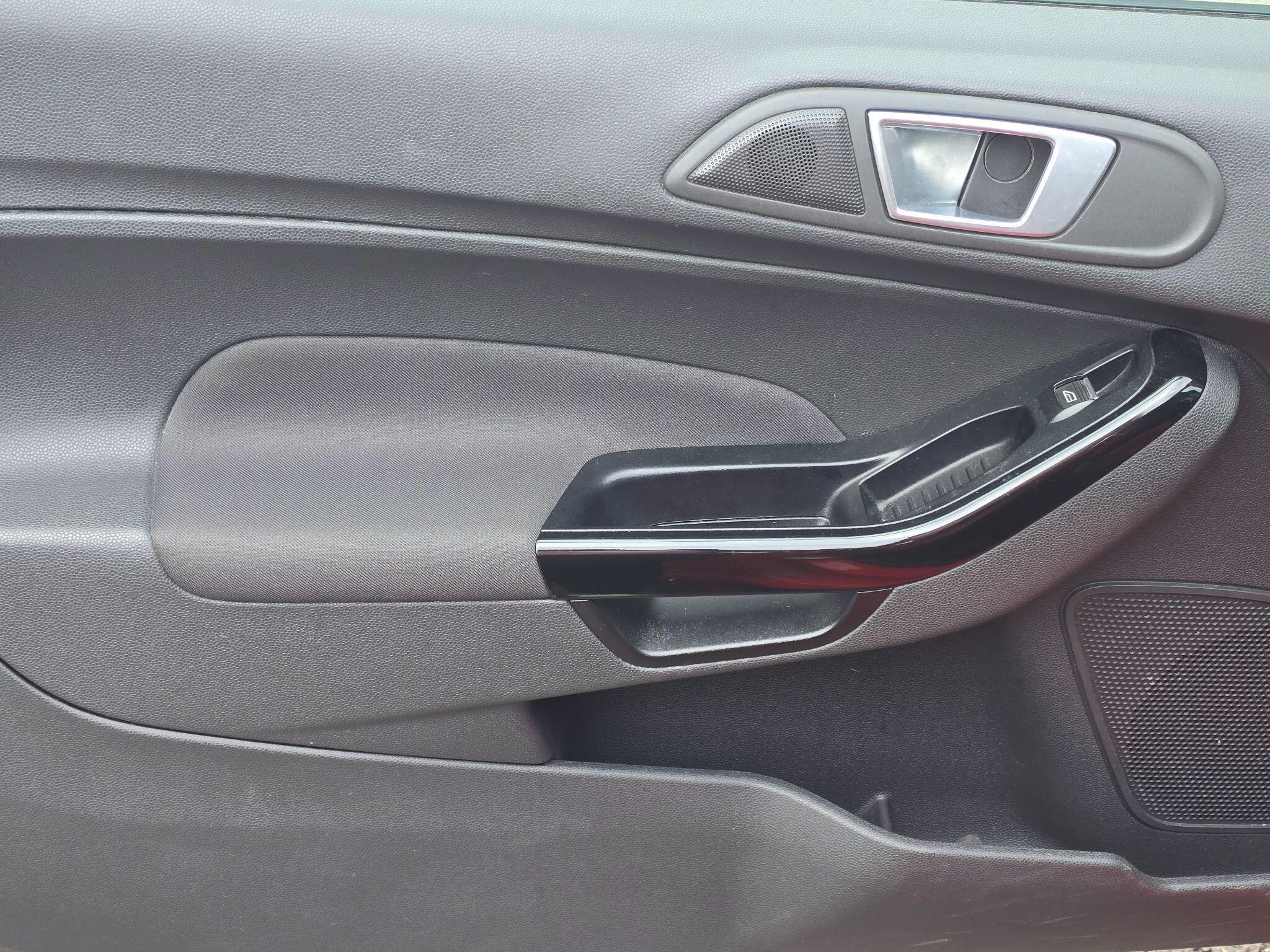 Ford Fiesta - Image 46