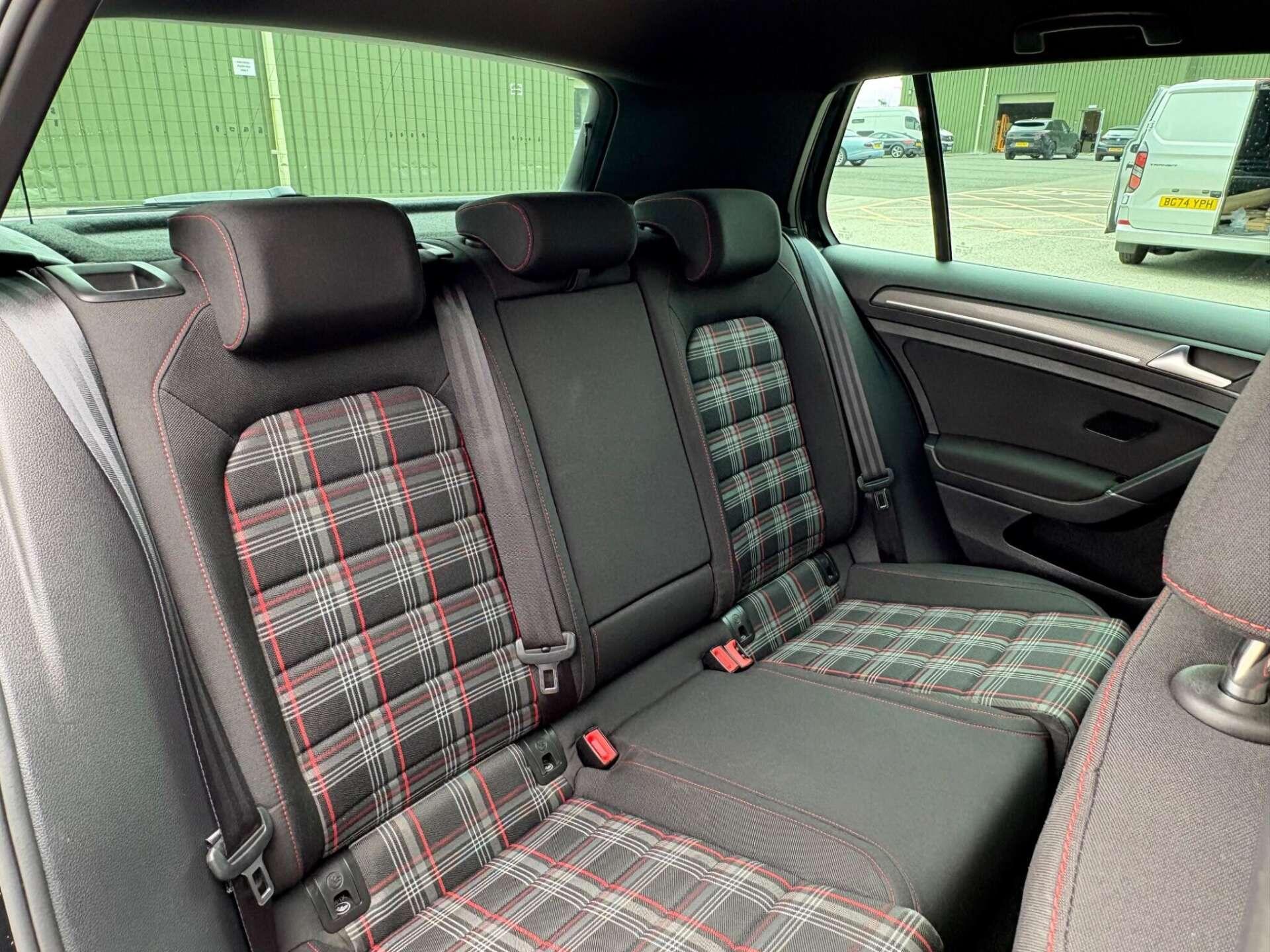 Volkswagen Golf - Image 18