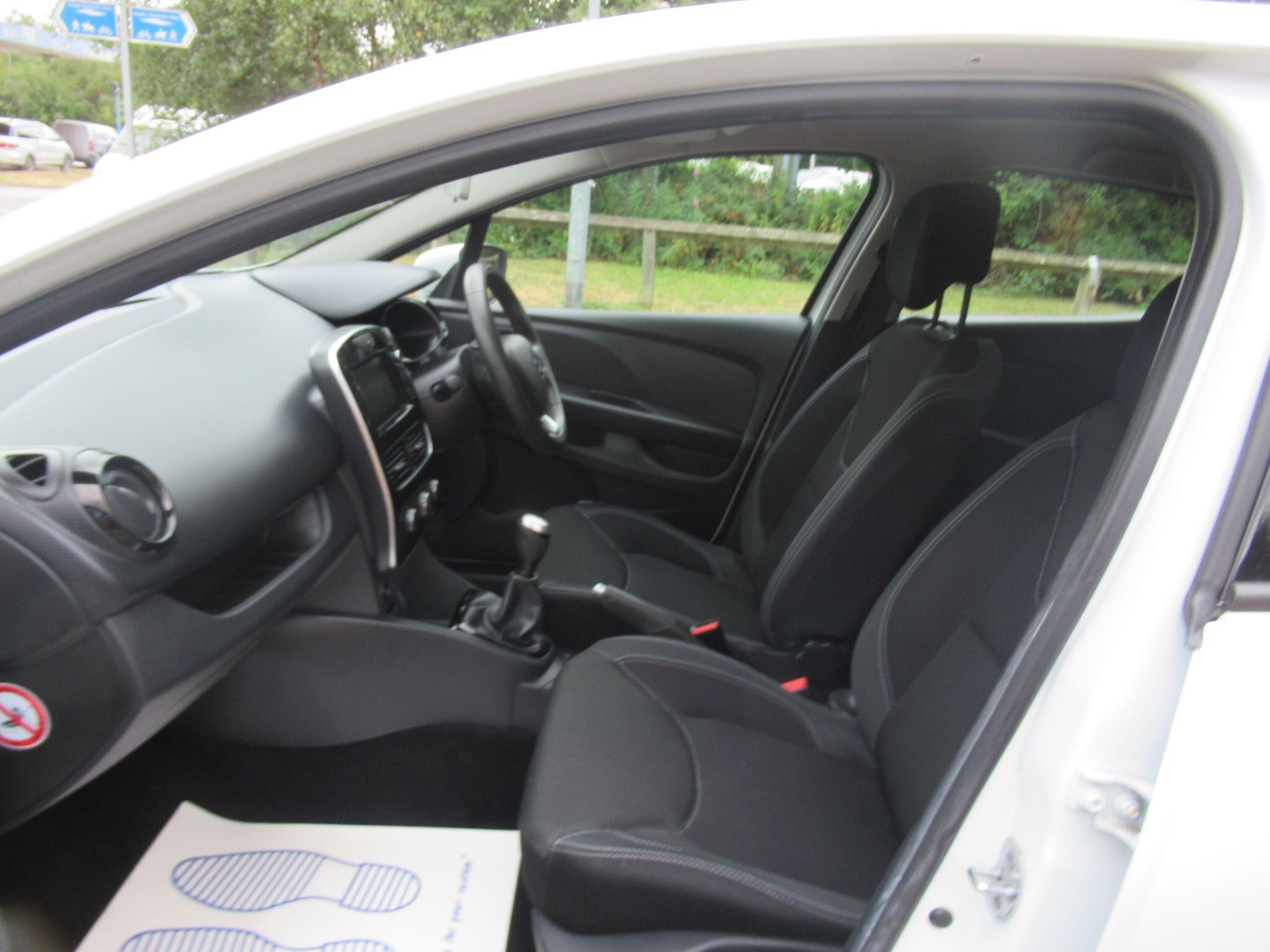 Renault Clio - Image 7