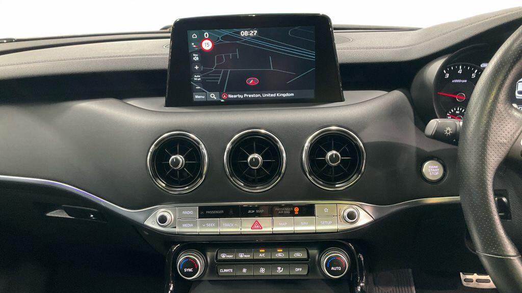 Kia Stinger - Image 2