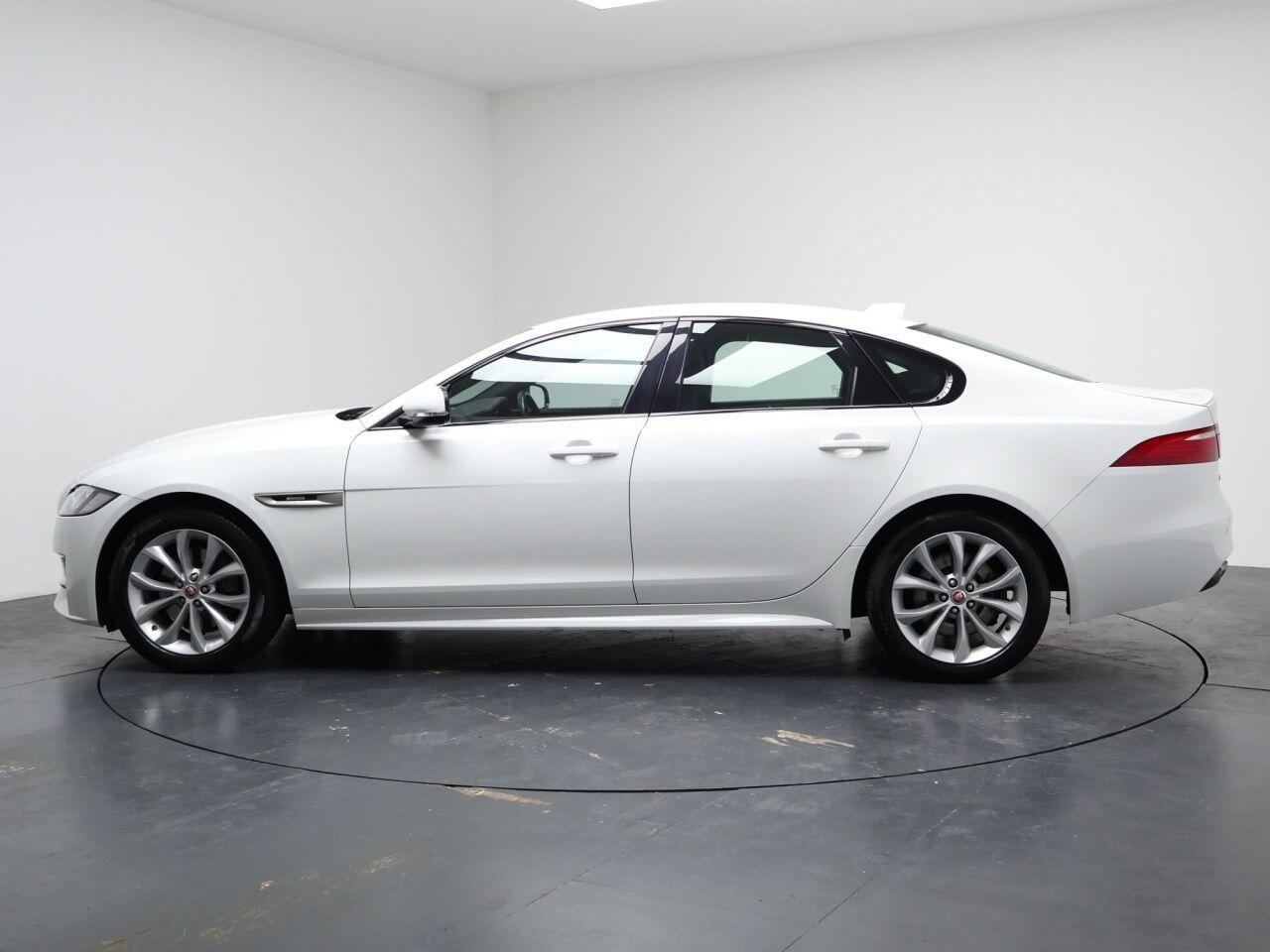 Jaguar XF - Image 8