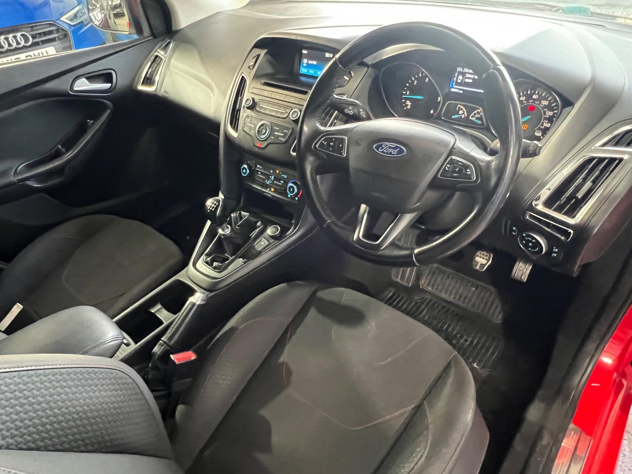 Ford Focus - Image 18