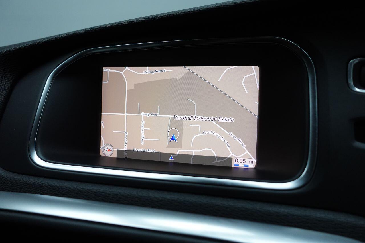 Volvo V40 - Image 2
