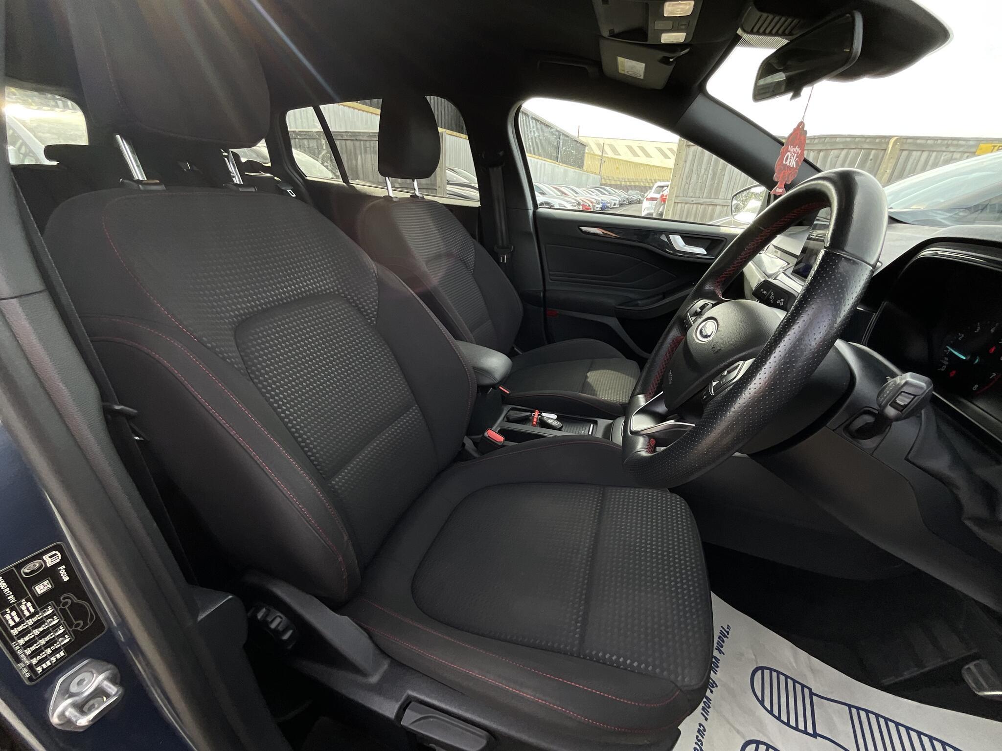 Ford Focus - Image 8