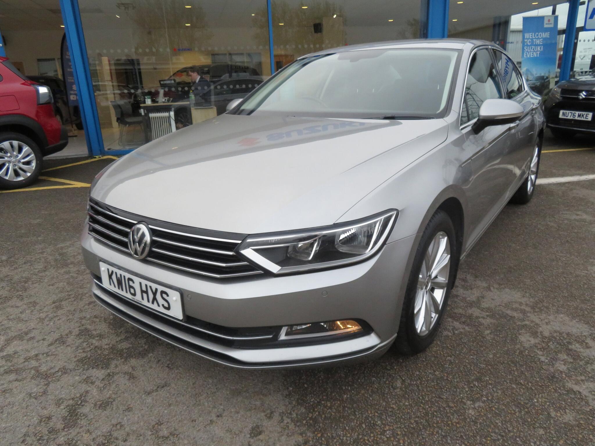 Volkswagen Passat - Image 7