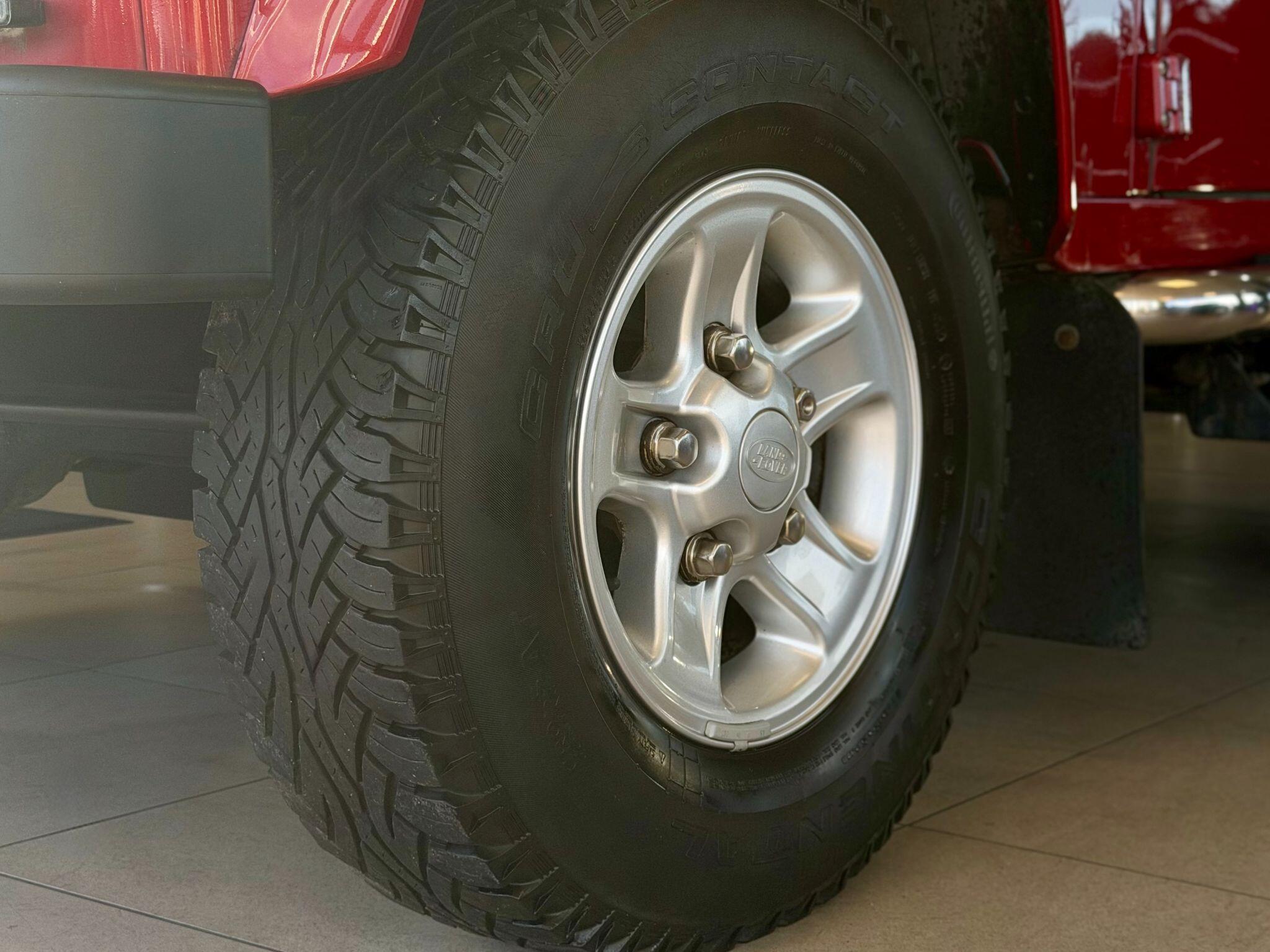 Land Rover Defender 90 - Image 4