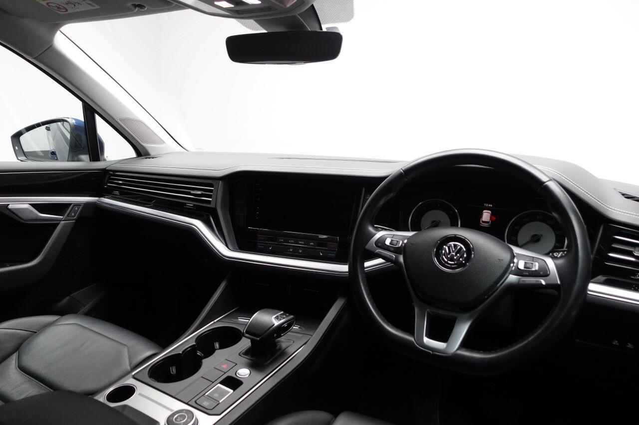 Volkswagen Touareg - Image 16