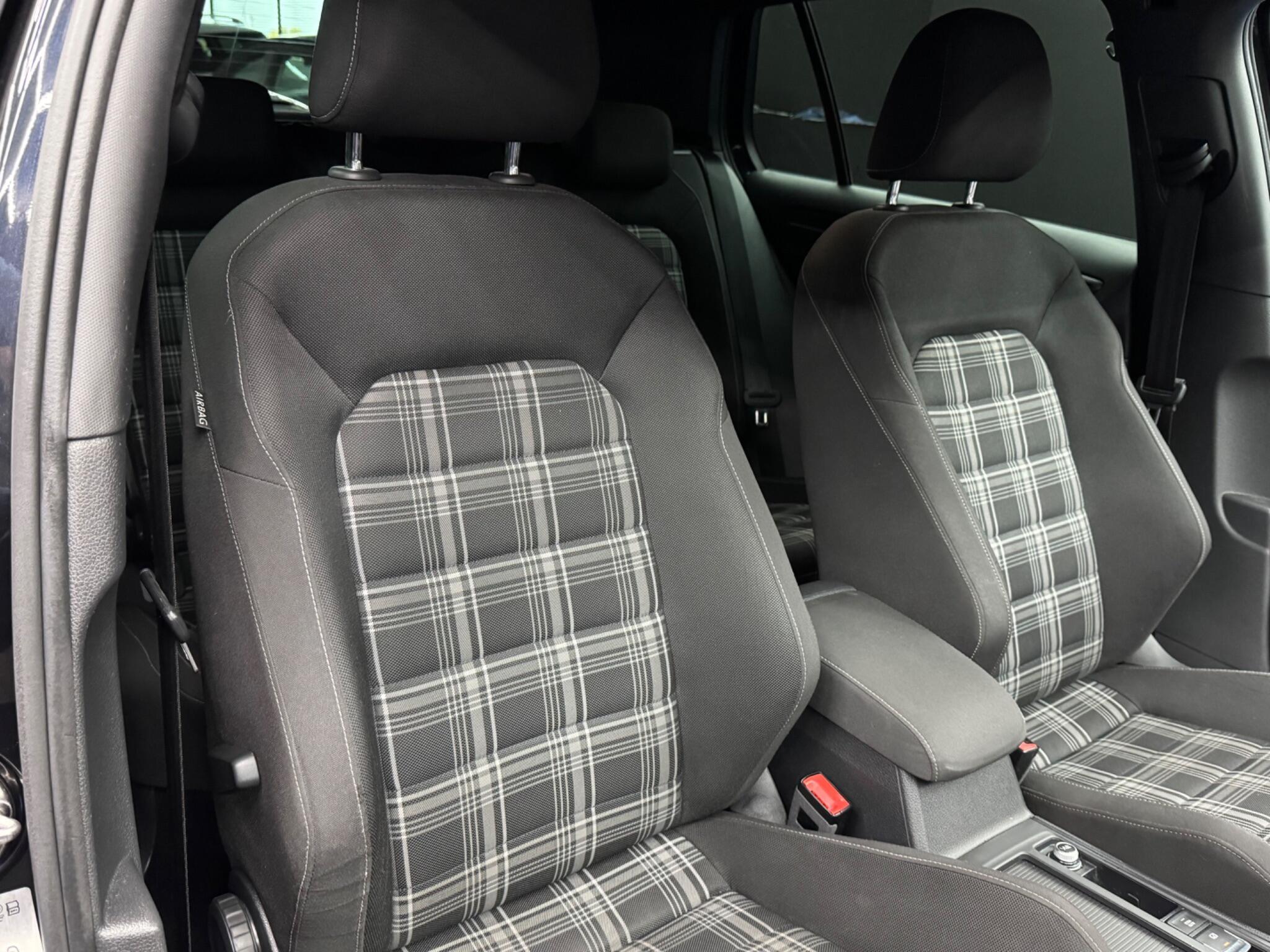 Volkswagen Golf - Image 12