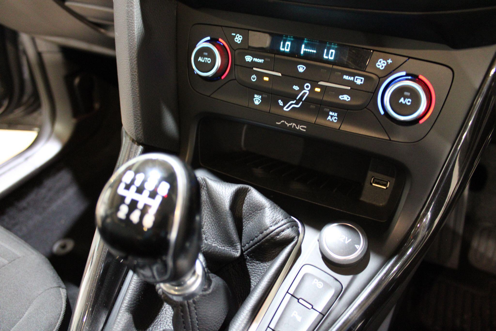 Ford Focus - Image 17