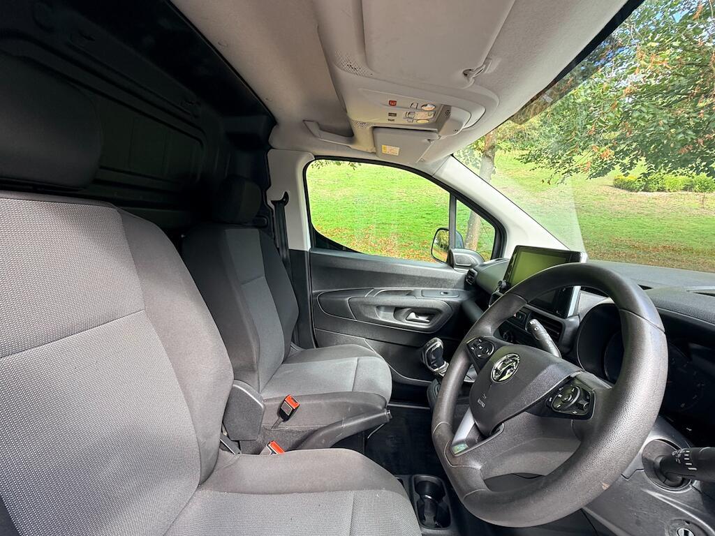 Vauxhall Combo - Image 13