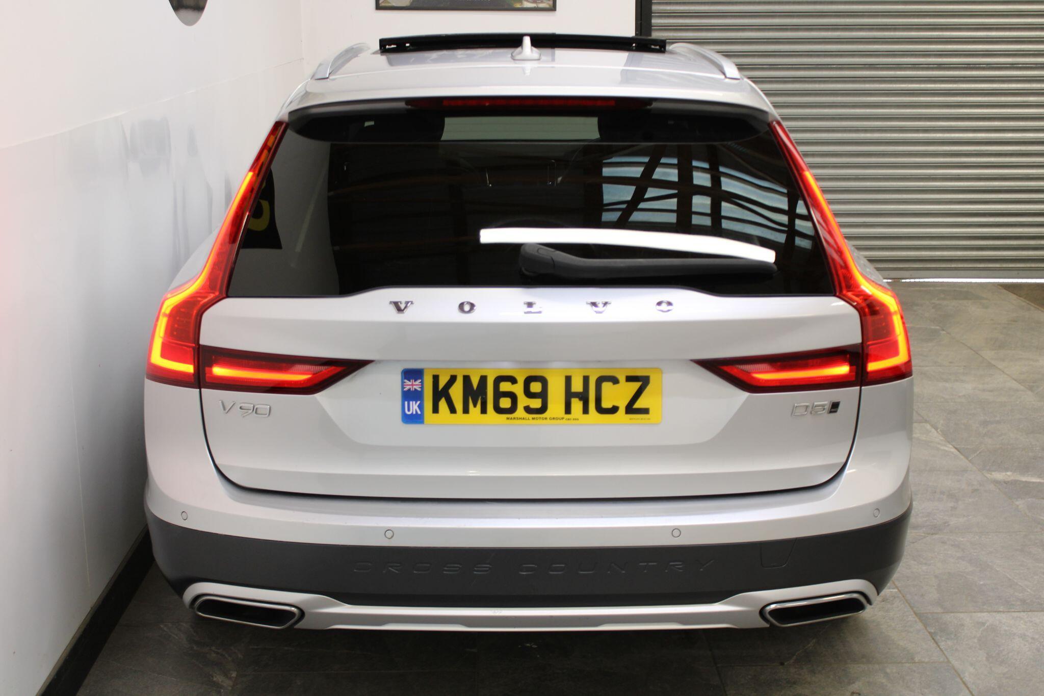 Volvo V90 CROSS COUNTRY - Image 13