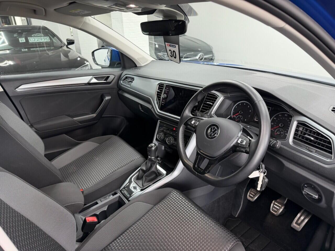 Volkswagen T-Roc - Image 2