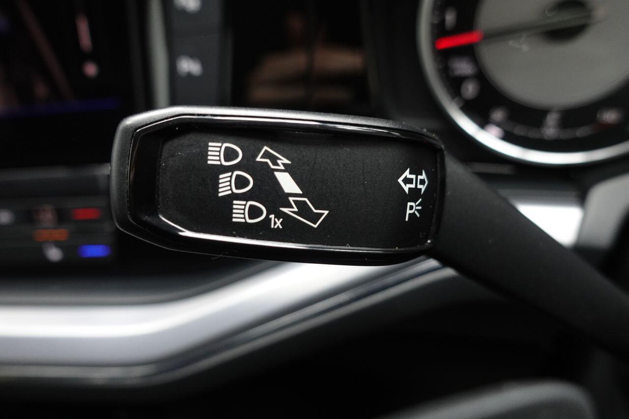 Volkswagen Touareg - Image 48