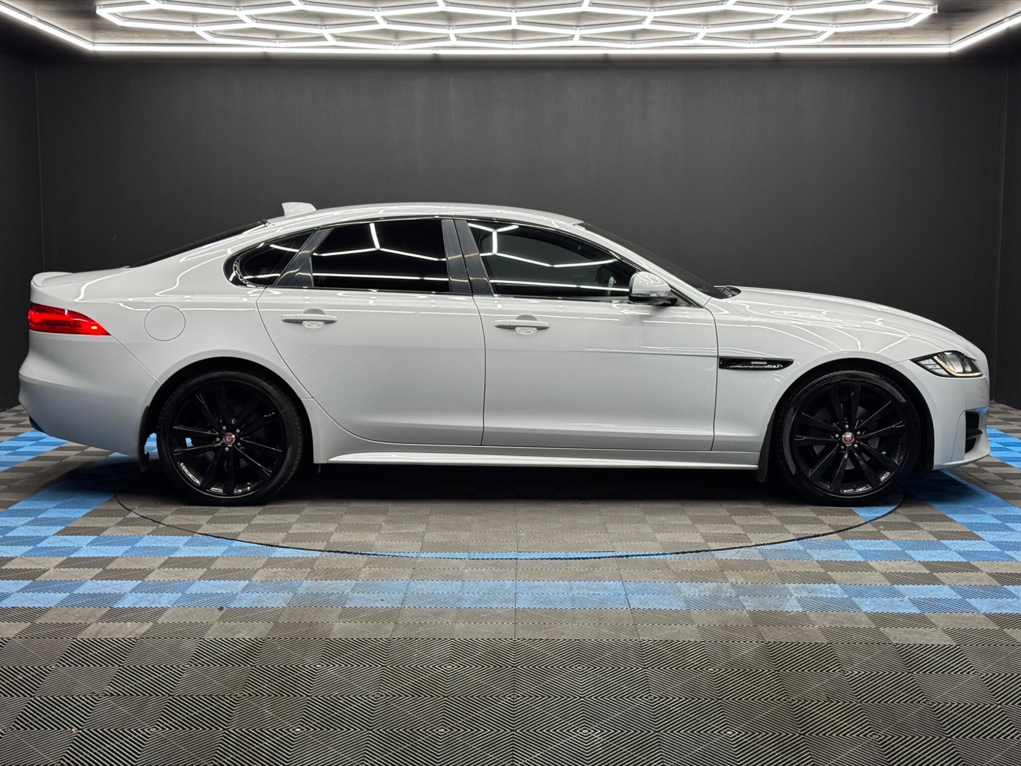 Jaguar XF - Image 4