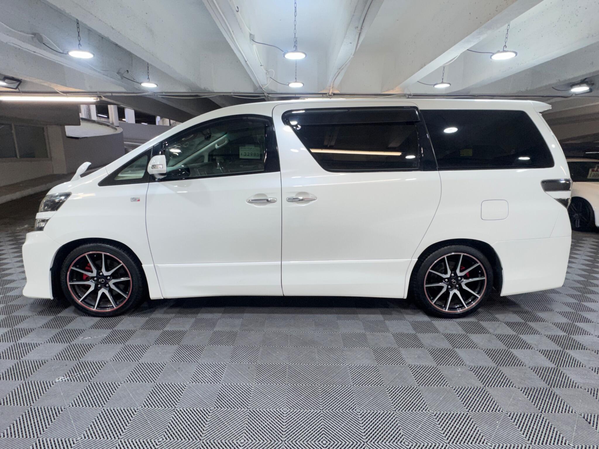 Toyota Vellfire - Image 2