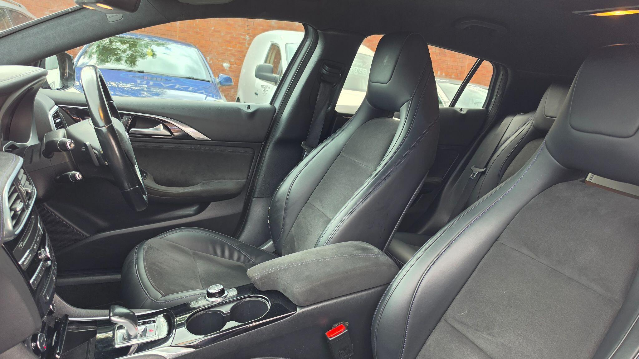 Infiniti Q30 - Image 15