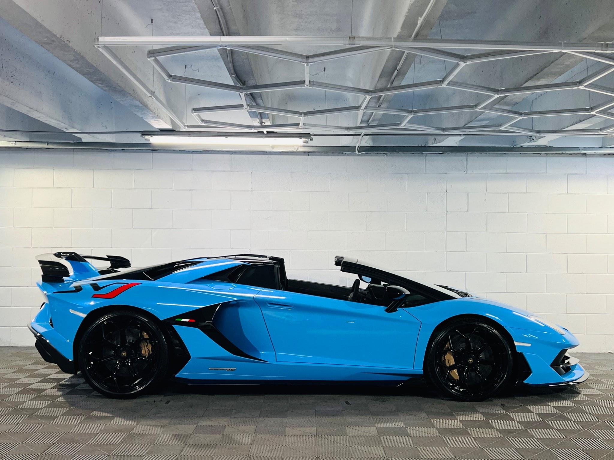 Lamborghini Aventador - Image 5