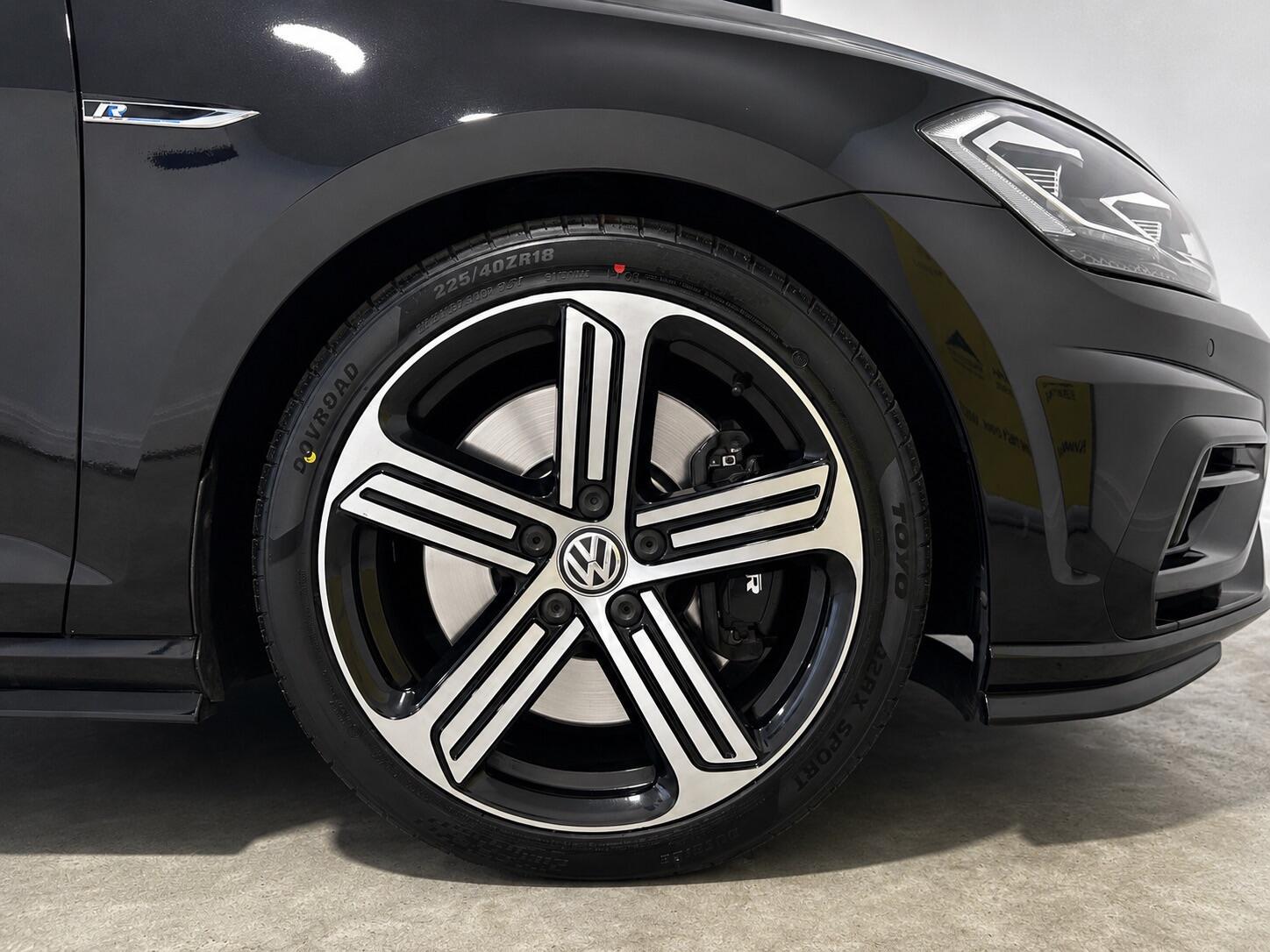 Volkswagen Golf - Image 50