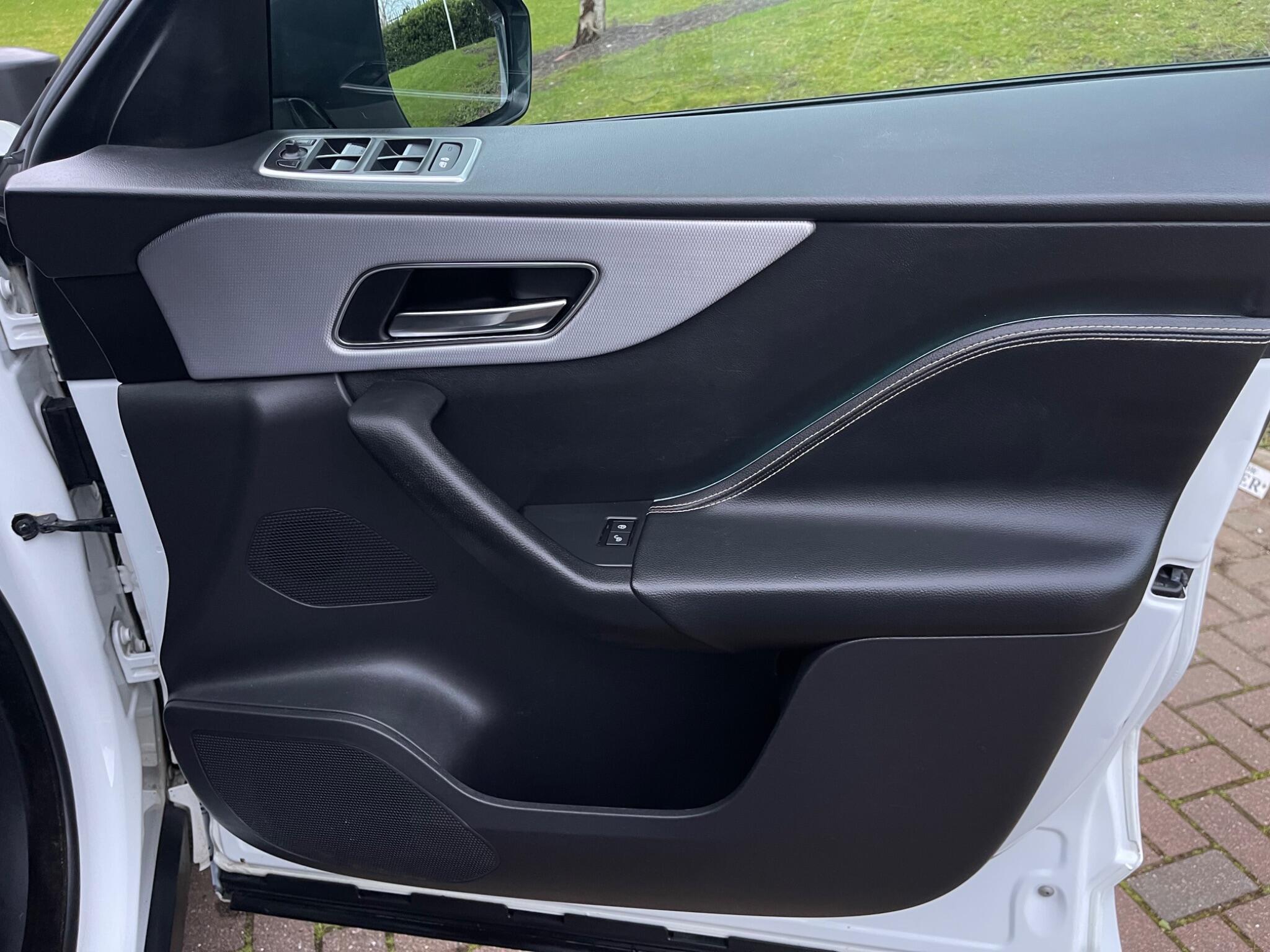 Jaguar F-Pace - Image 39