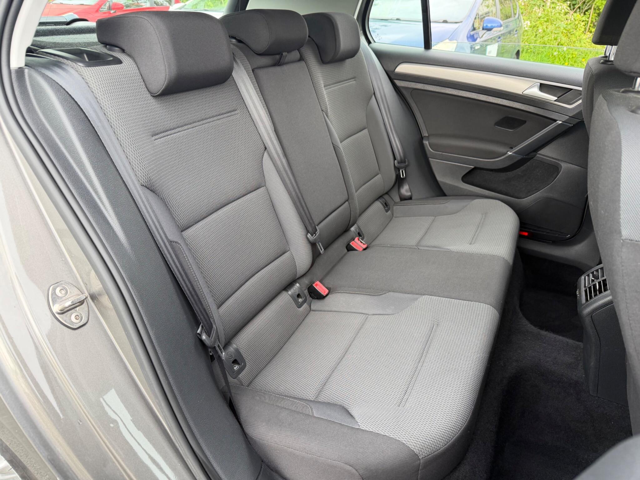 Volkswagen Golf - Image 10