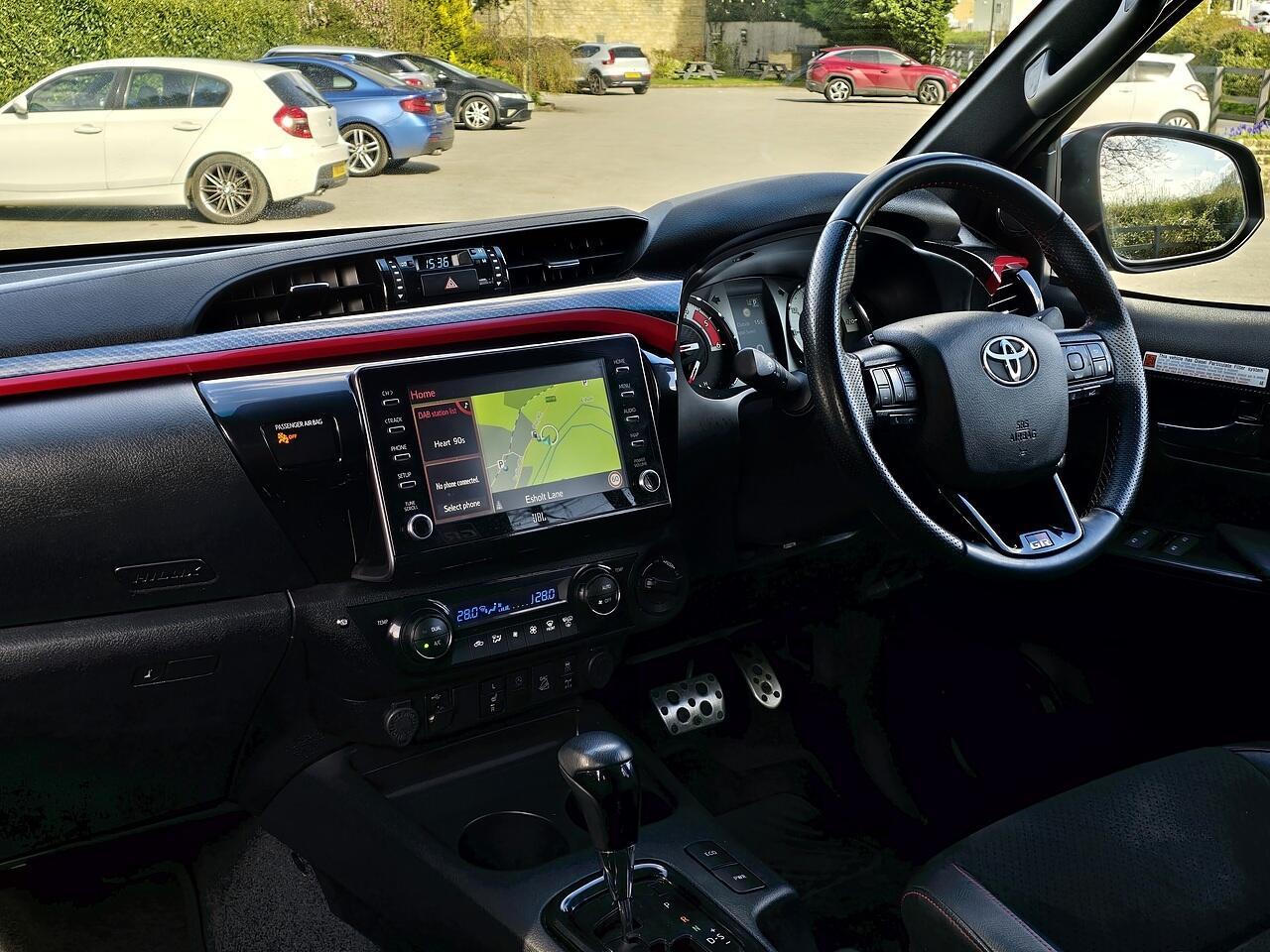 Toyota Hilux - Image 11