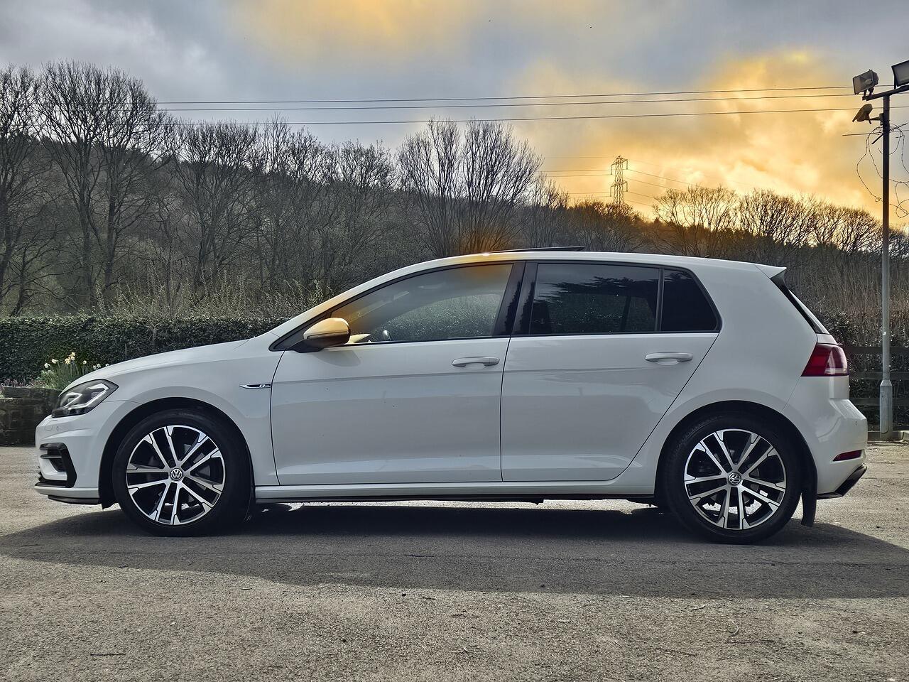 Volkswagen Golf - Image 22