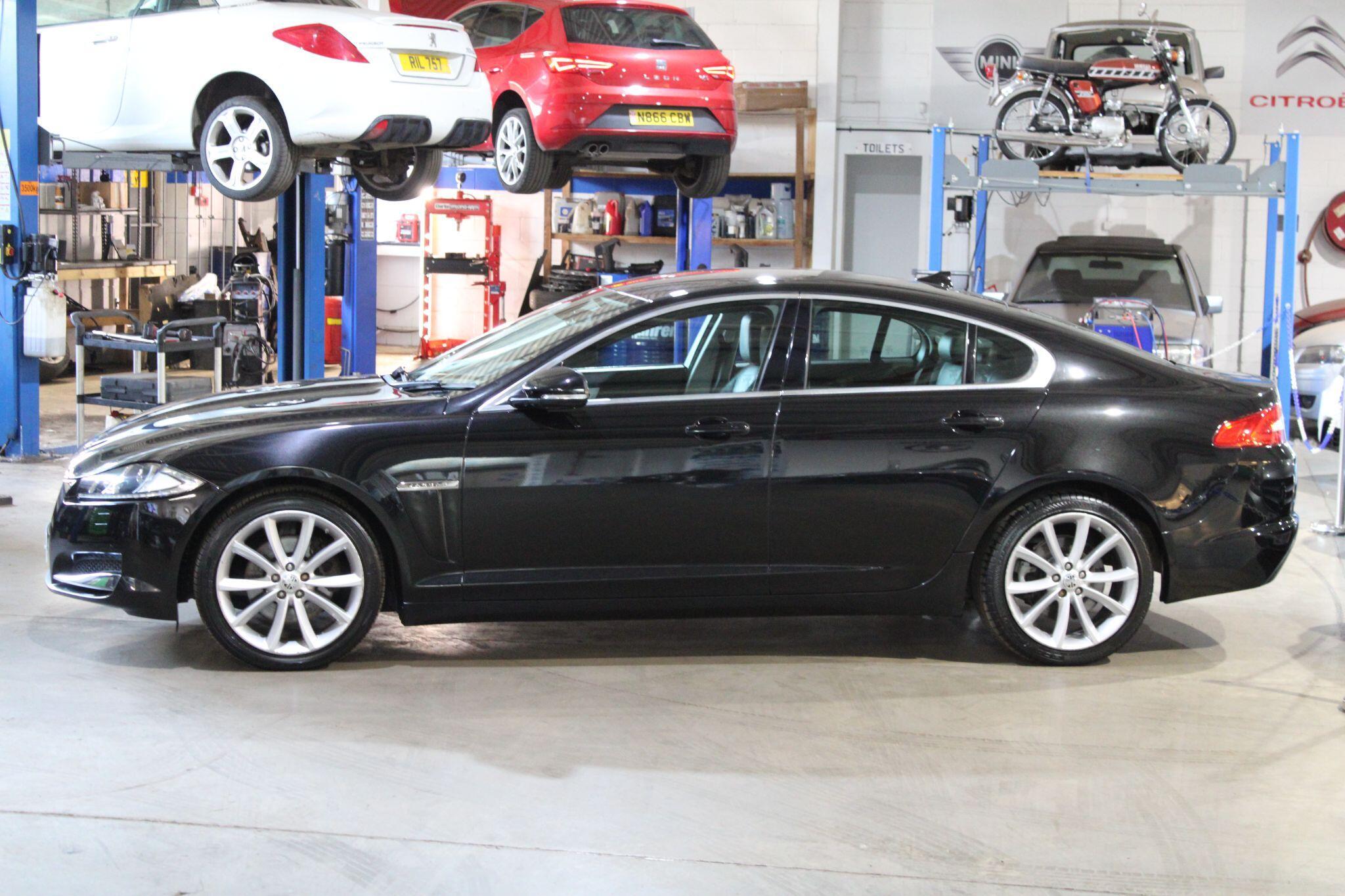 Jaguar XF - Image 19